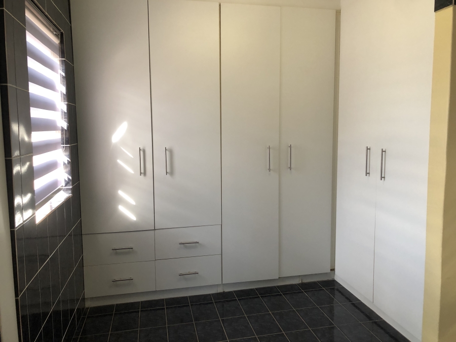 4 Bedroom Property for Sale in Gustrouw Western Cape
